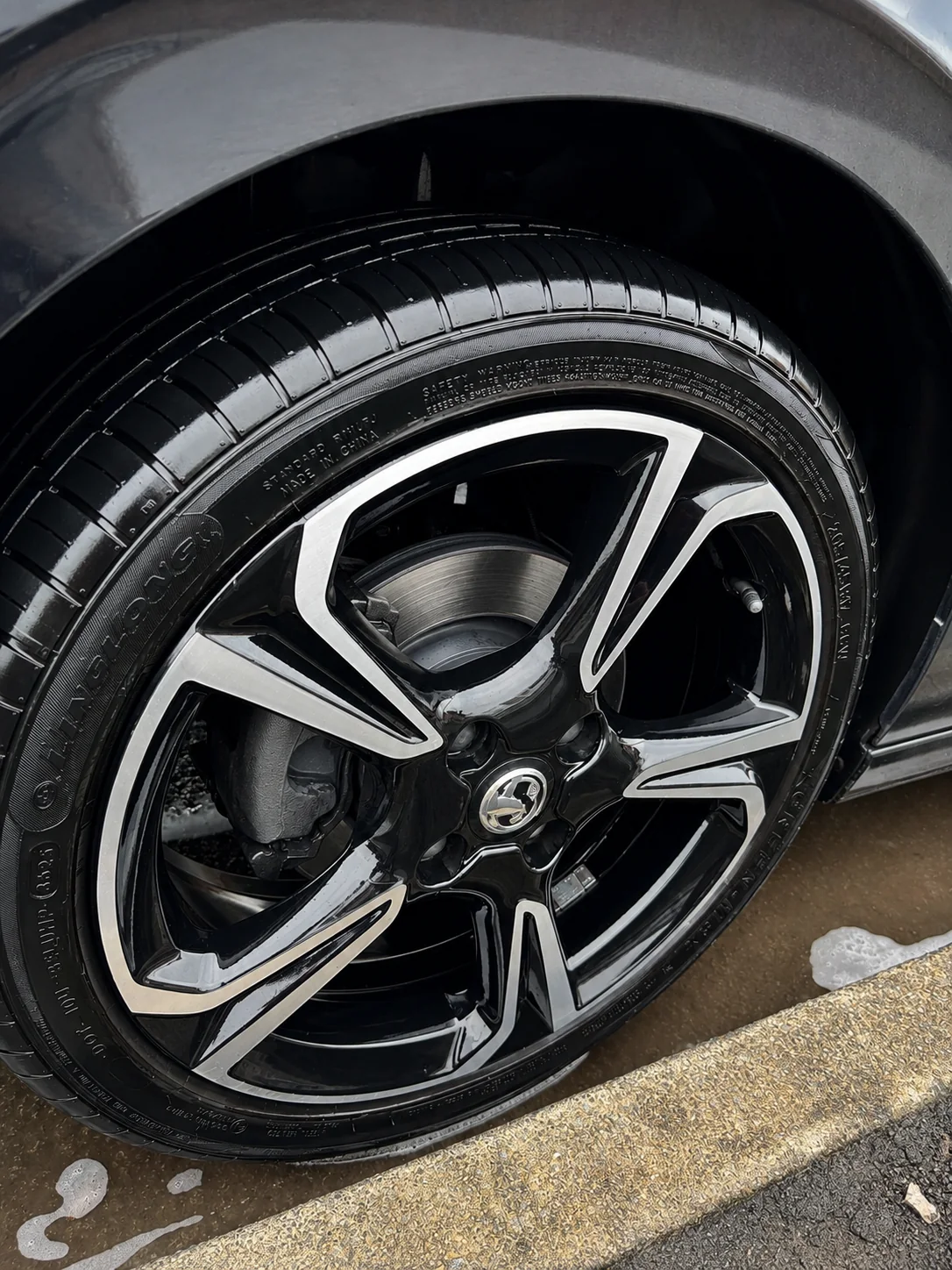 Detailed alloy wheel and dressed tyre